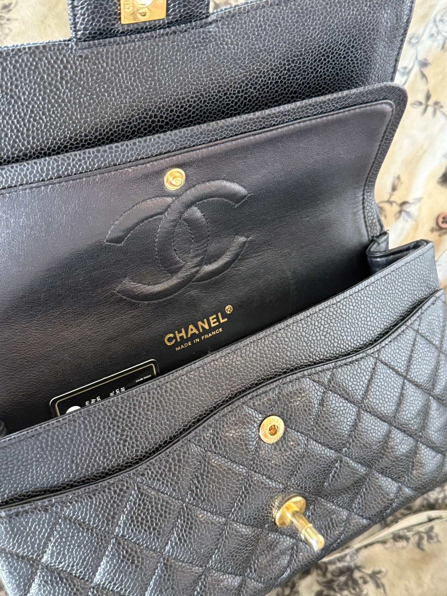 Chanel Medium Classic Caviar GHW