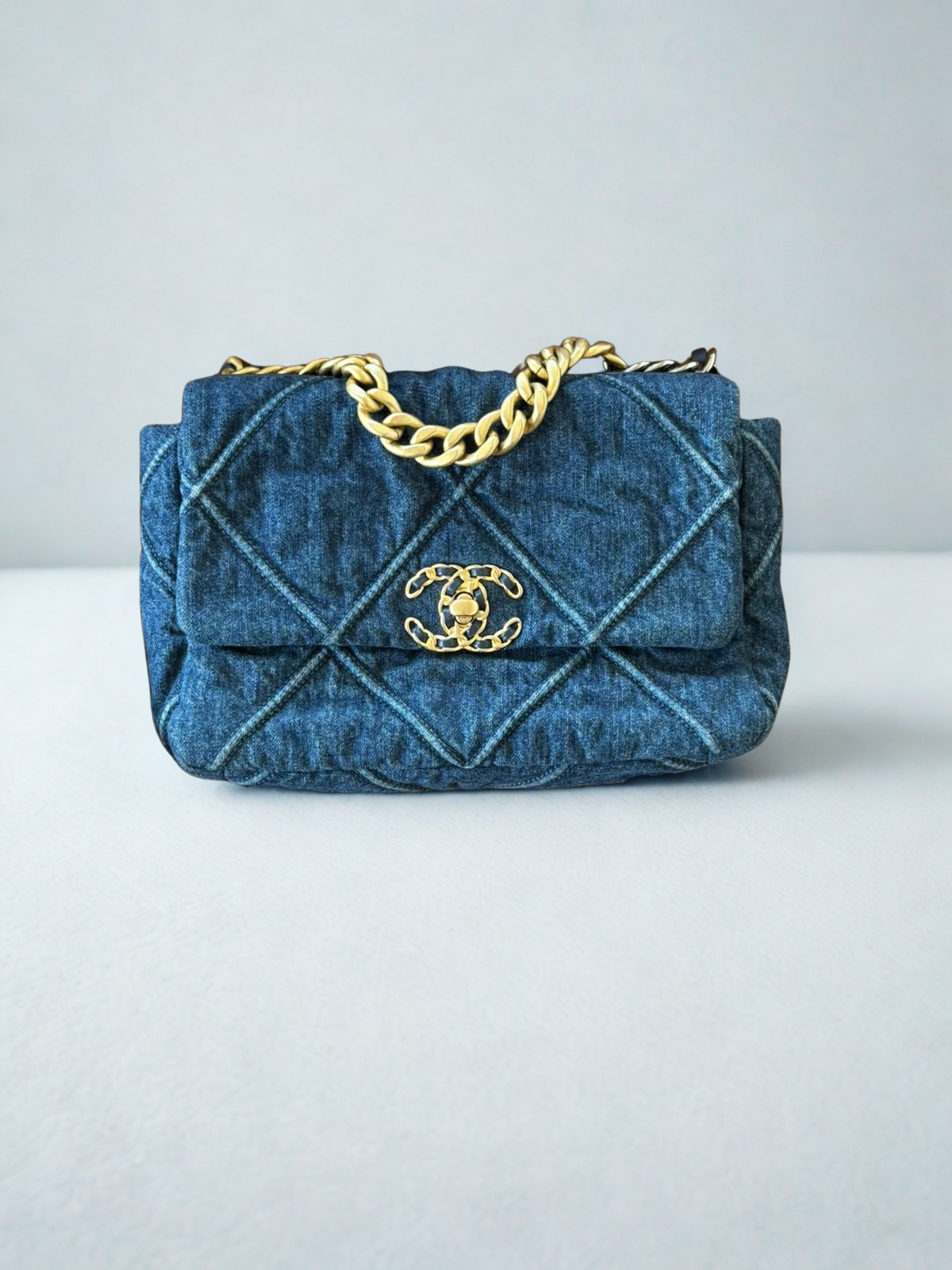 Chanel 19
