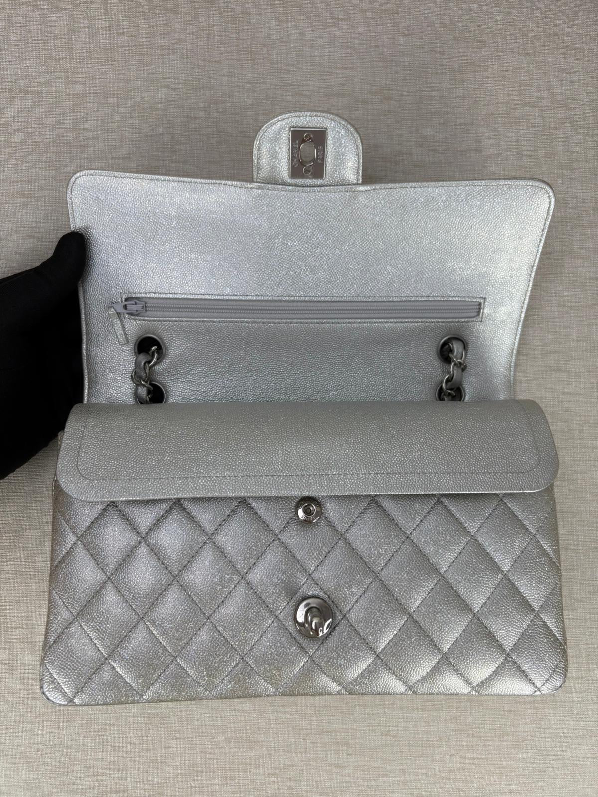 Chanel 21k Medium Caviar GHW