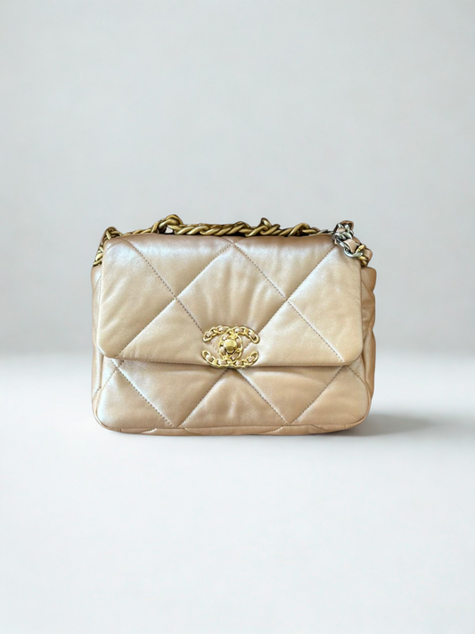 Chanel 19 Small