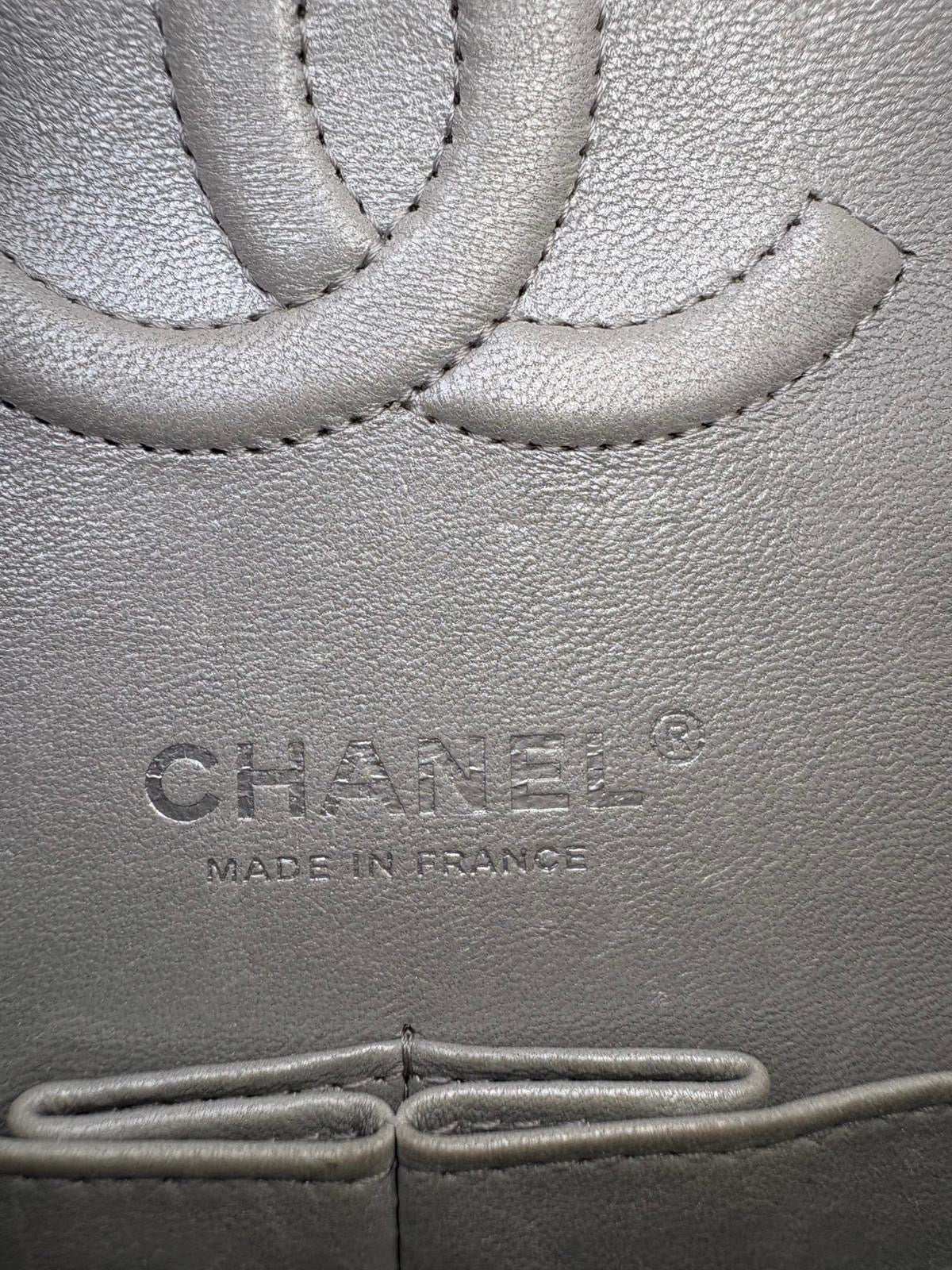 Chanel 21k Medium Caviar GHW