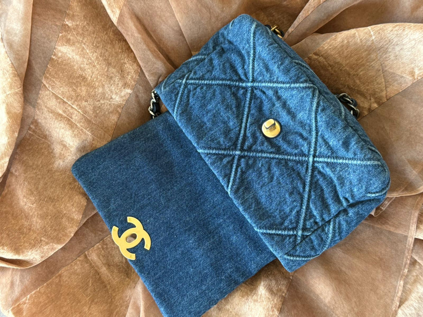 Chanel 19