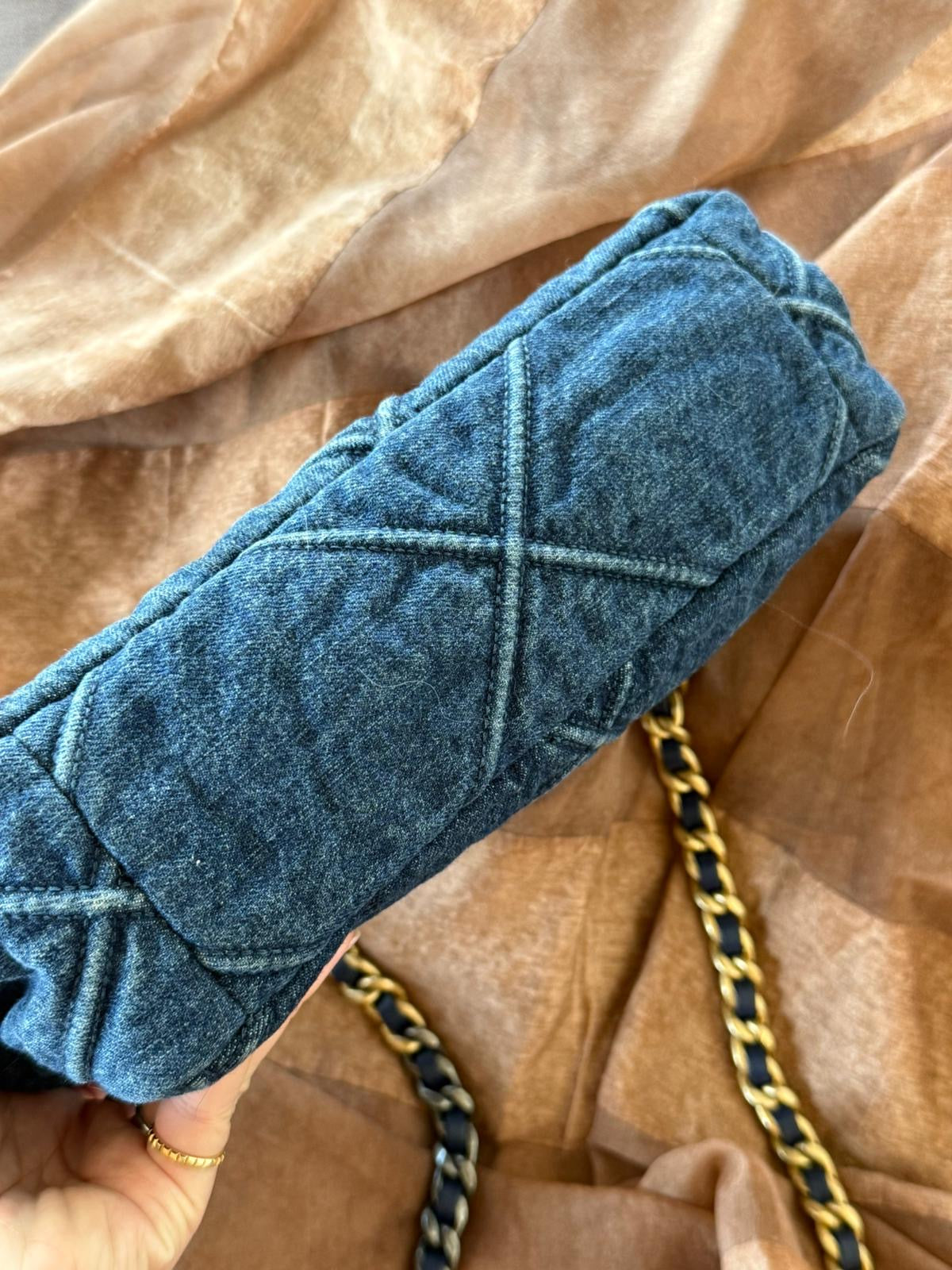 Chanel 19
