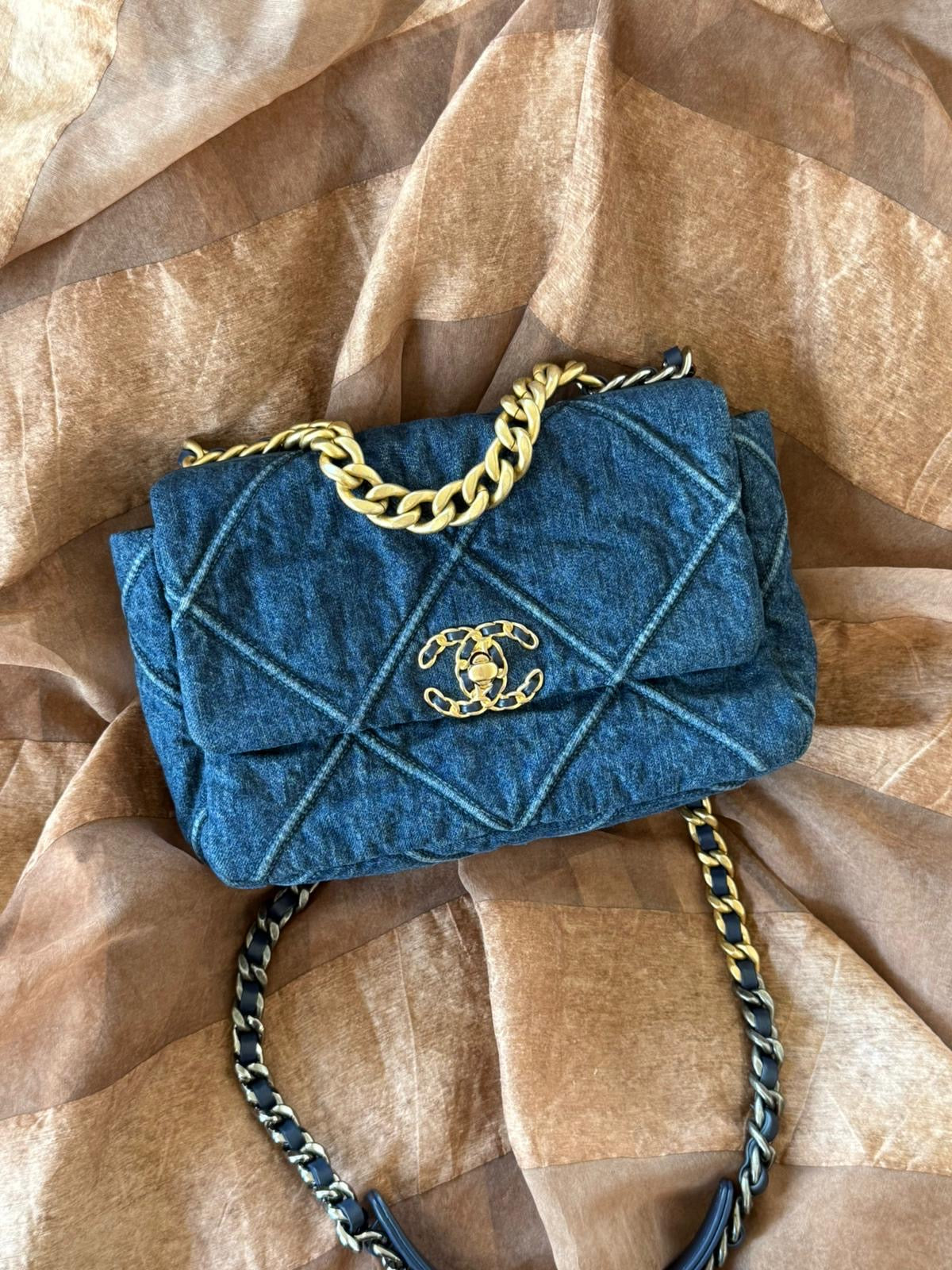 Chanel 19