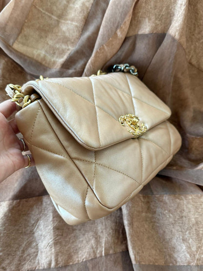 Chanel 19 Small