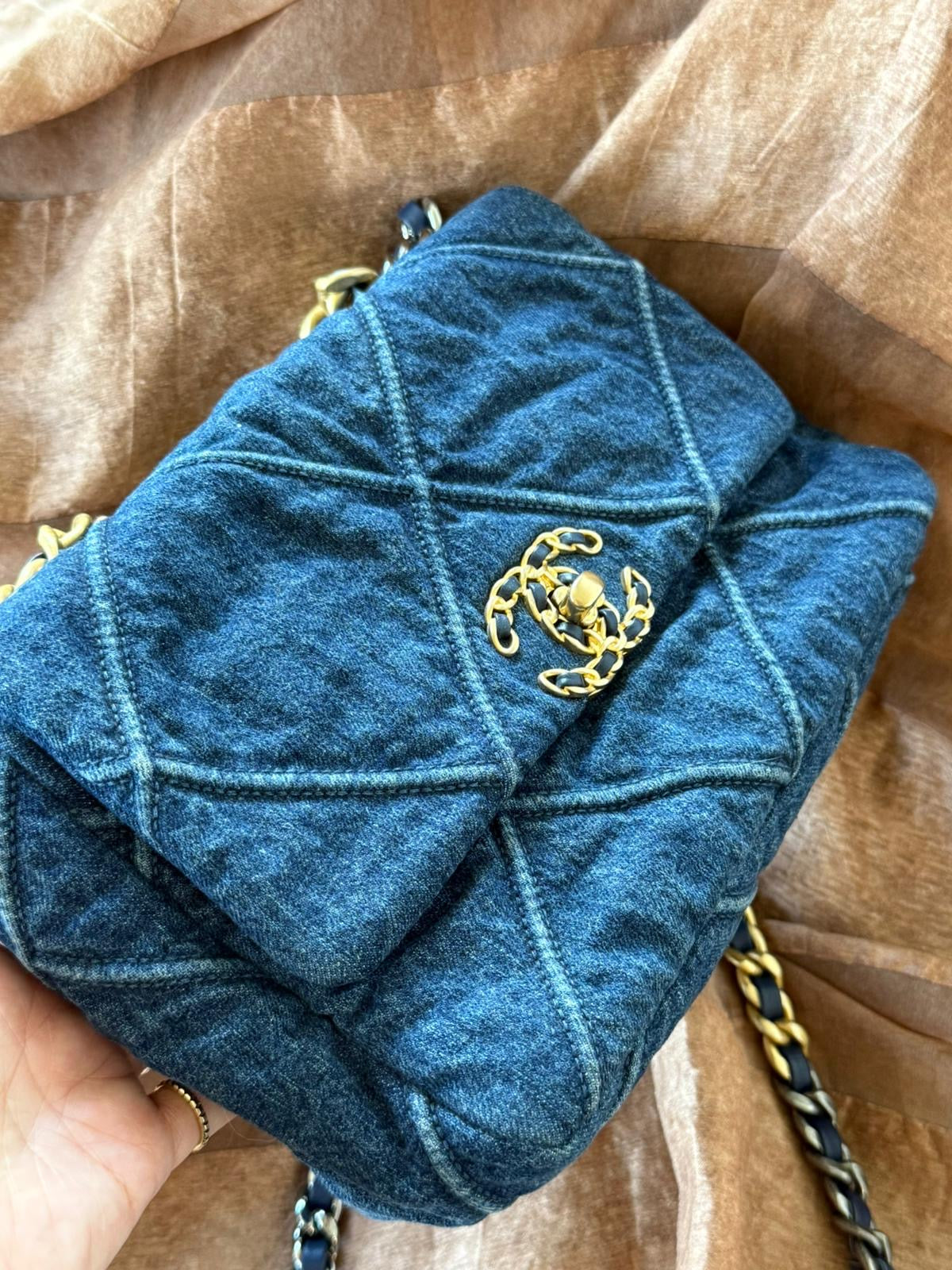 Chanel 19