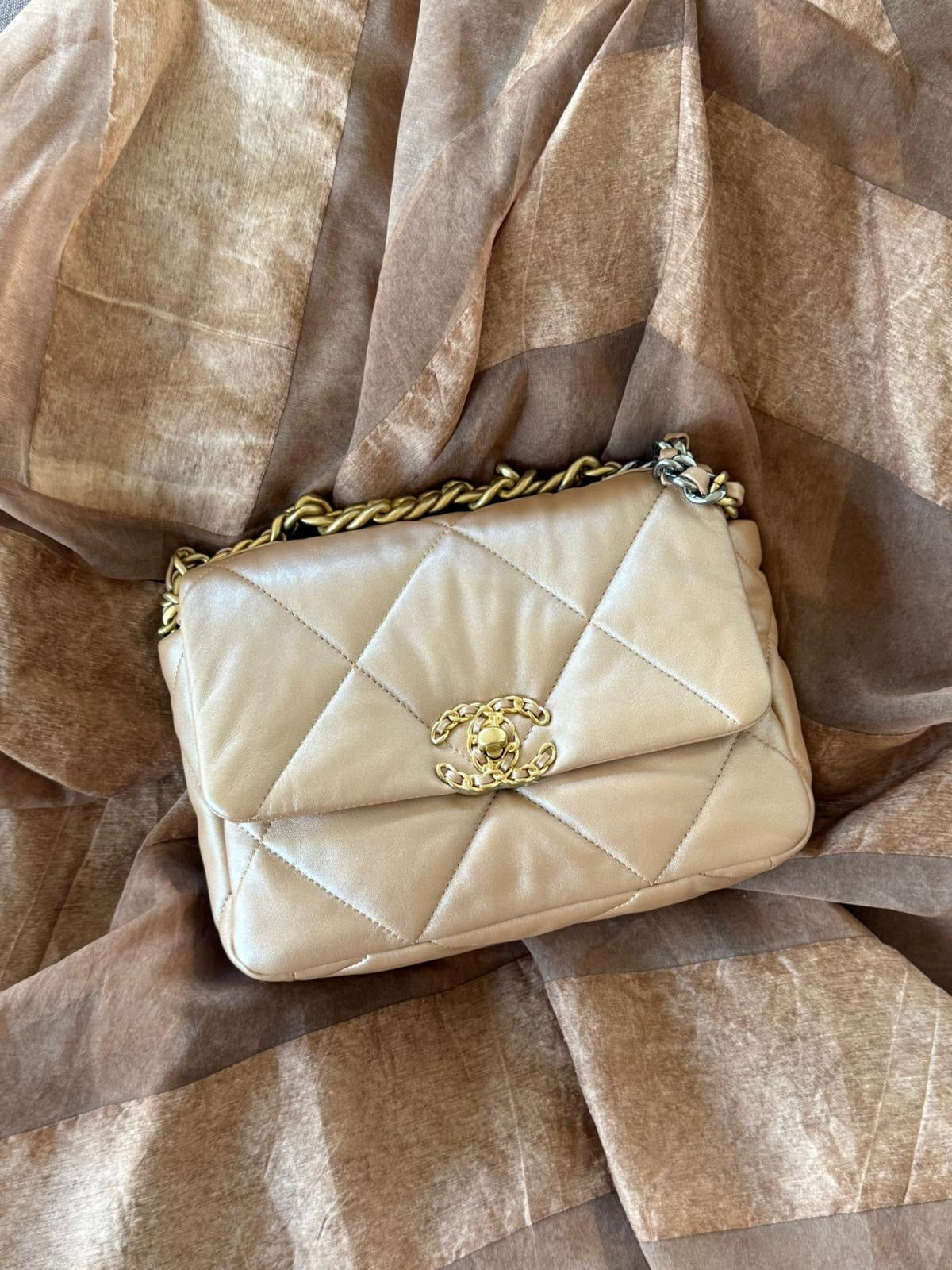 Chanel 19 Small