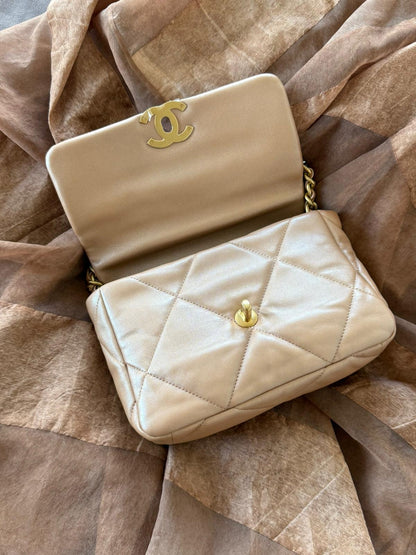 Chanel 19 Small