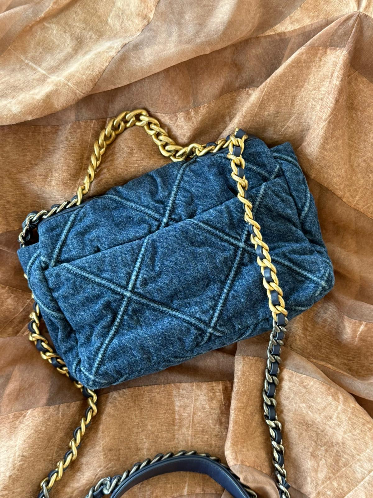 Chanel 19