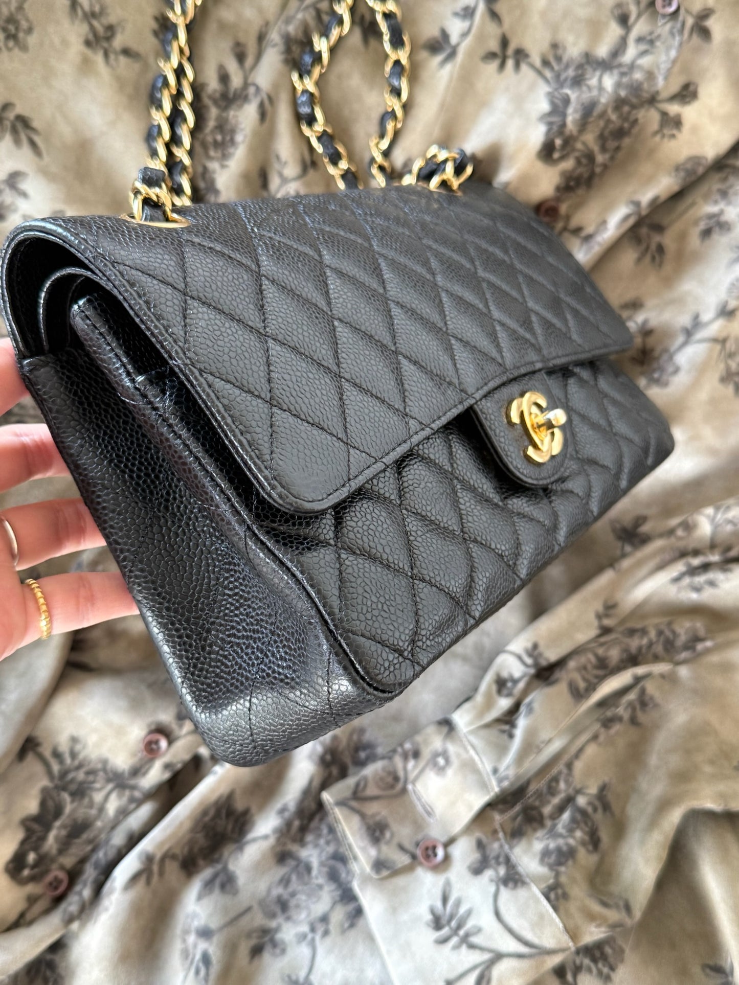 Chanel Medium Classic Caviar GHW