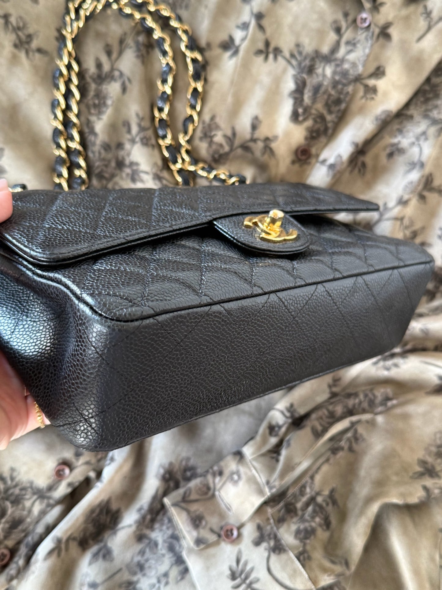 Chanel Medium Classic Caviar GHW