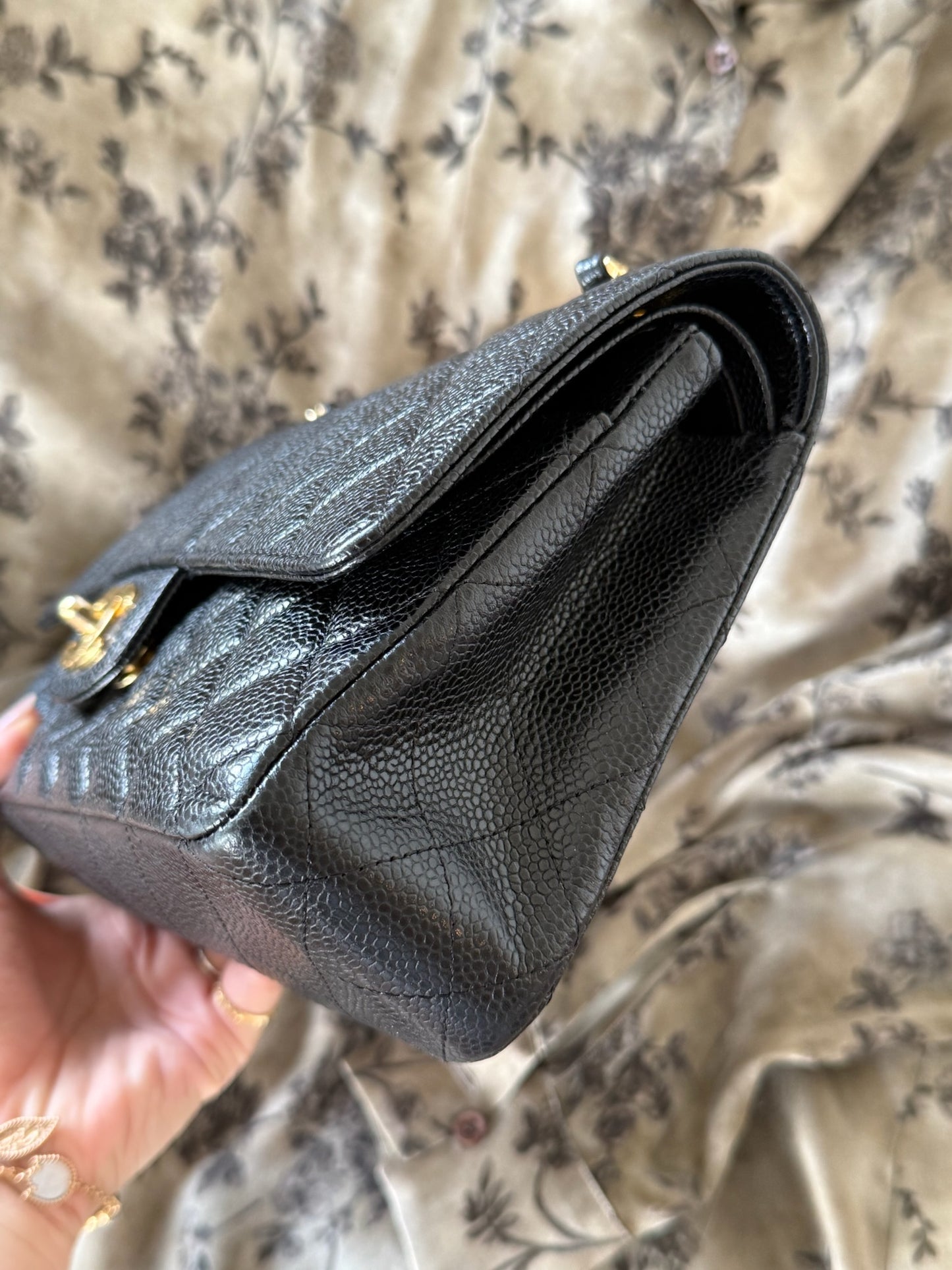 Chanel Medium Classic Caviar GHW