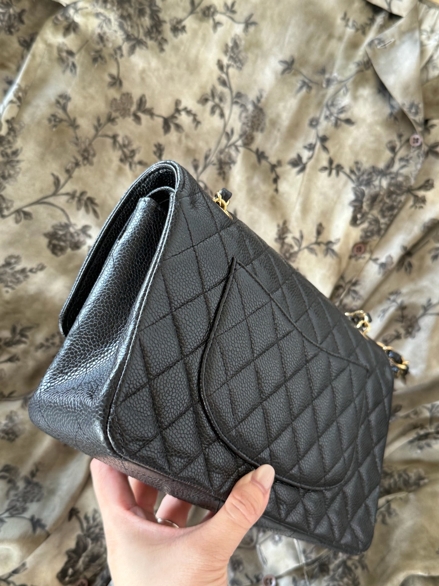 Chanel Medium Classic Caviar GHW