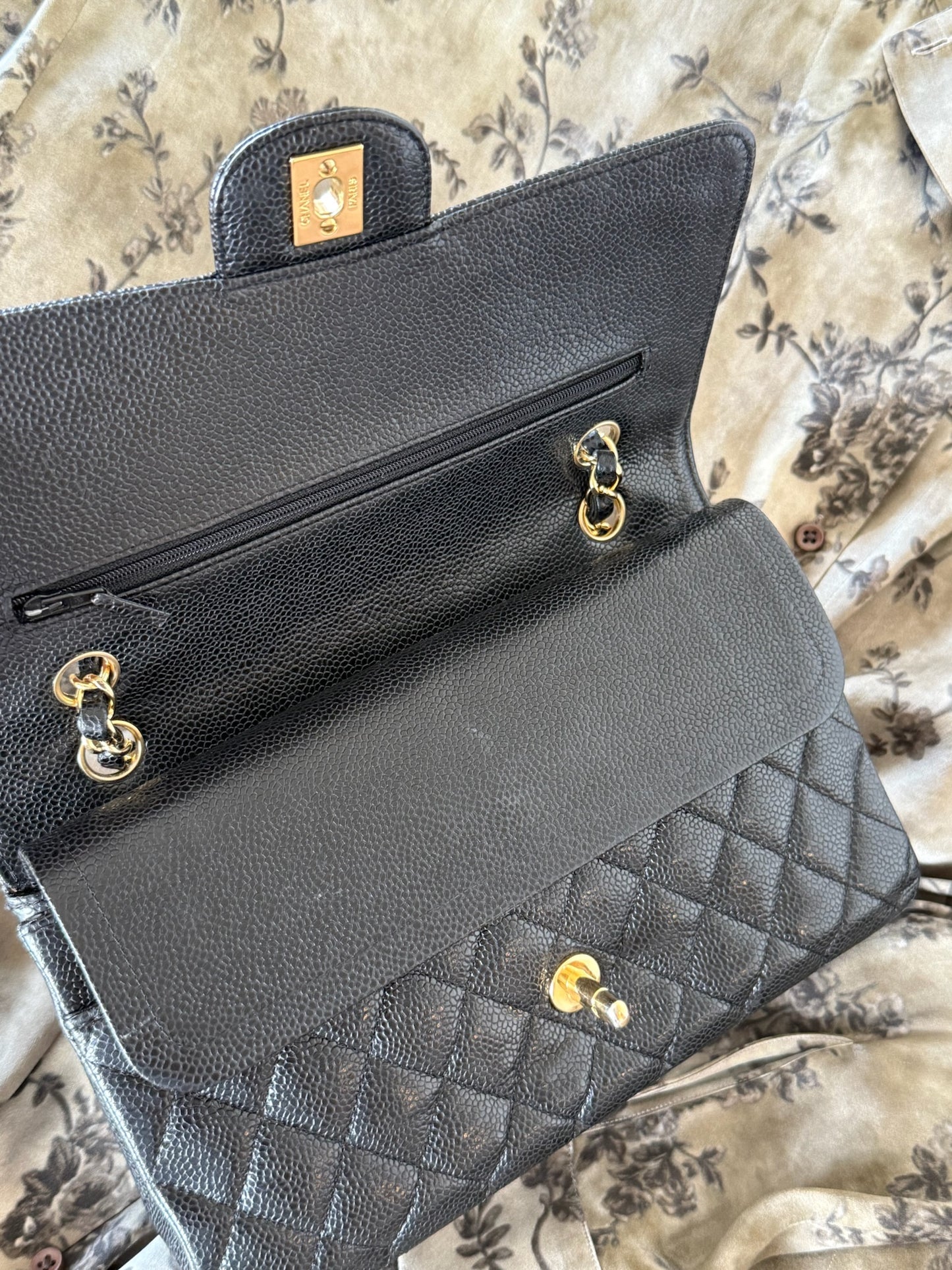 Chanel Medium Classic Caviar GHW