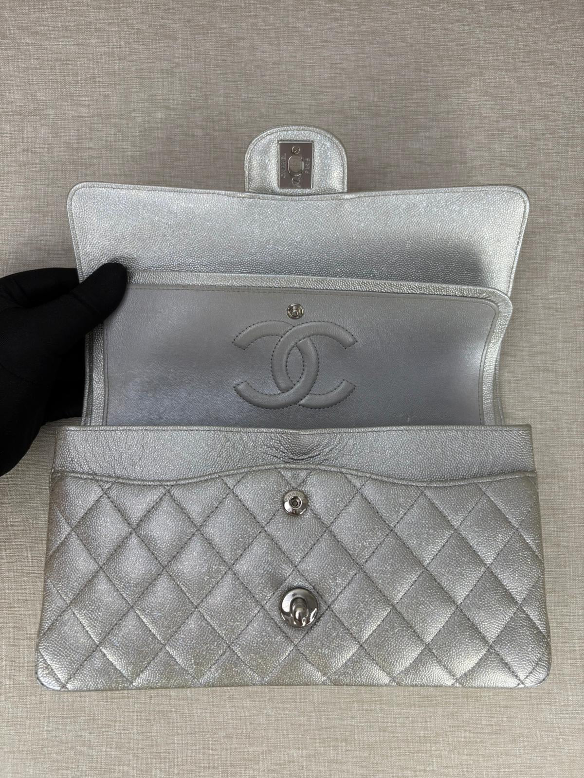Chanel 21k Medium Caviar GHW